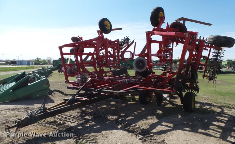 image for item DB2532 2014 Sunflower 3392-52 9X6 sweep plow