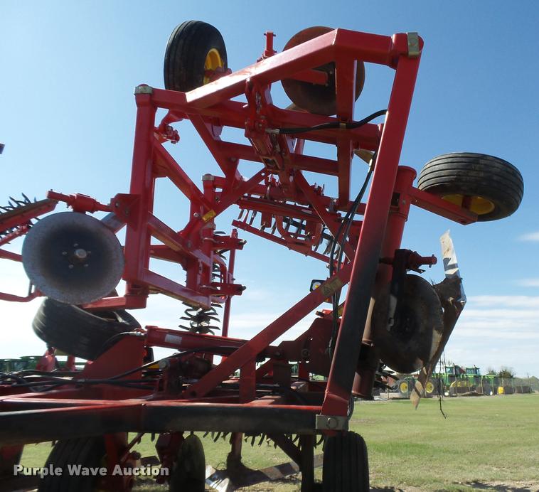 image for item DB2532 2014 Sunflower 3392-52 9X6 sweep plow