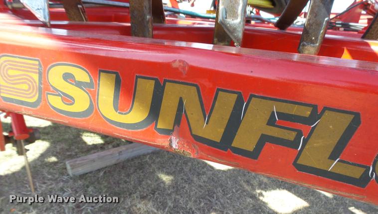 image for item DB2532 2014 Sunflower 3392-52 9X6 sweep plow