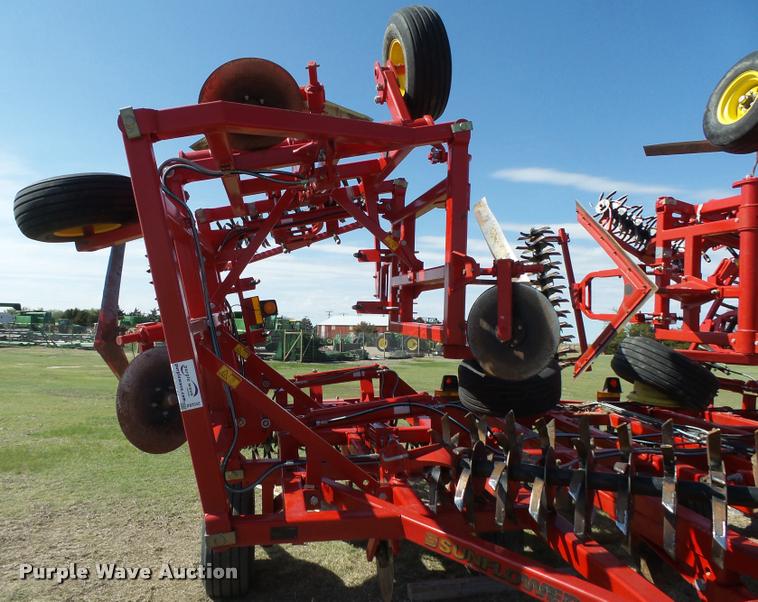 image for item DB2532 2014 Sunflower 3392-52 9X6 sweep plow