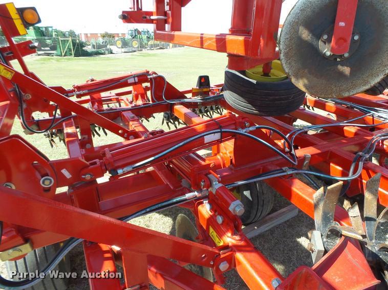 image for item DB2532 2014 Sunflower 3392-52 9X6 sweep plow