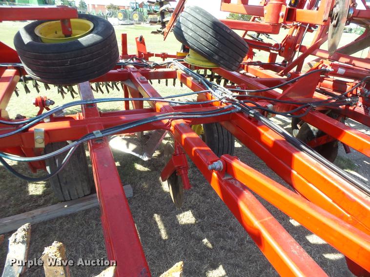 image for item DB2532 2014 Sunflower 3392-52 9X6 sweep plow