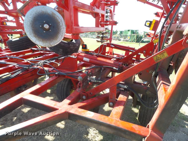image for item DB2532 2014 Sunflower 3392-52 9X6 sweep plow