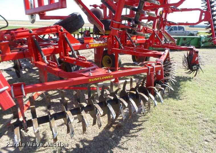 image for item DB2532 2014 Sunflower 3392-52 9X6 sweep plow