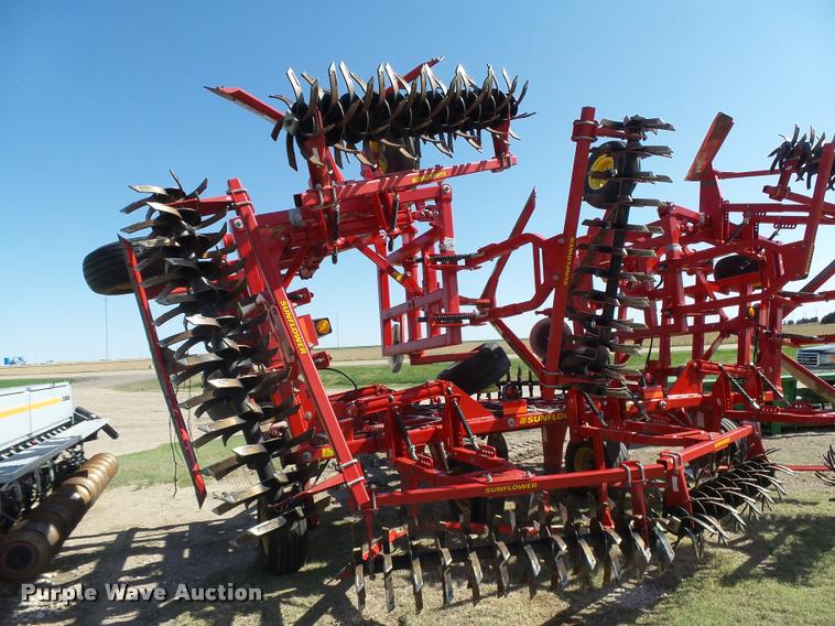 image for item DB2532 2014 Sunflower 3392-52 9X6 sweep plow