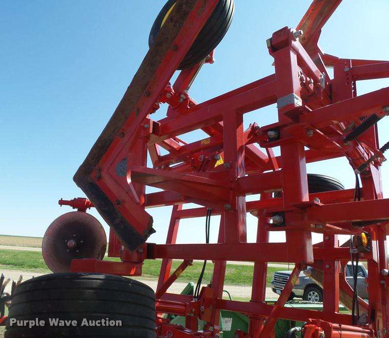 image for item DB2532 2014 Sunflower 3392-52 9X6 sweep plow