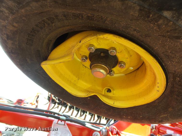 image for item DB2532 2014 Sunflower 3392-52 9X6 sweep plow