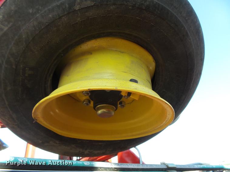 image for item DB2532 2014 Sunflower 3392-52 9X6 sweep plow