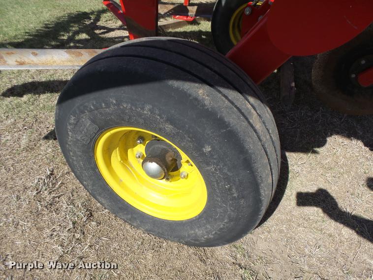 image for item DB2532 2014 Sunflower 3392-52 9X6 sweep plow