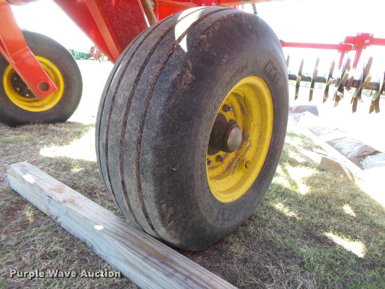 image for item DB2532 2014 Sunflower 3392-52 9X6 sweep plow