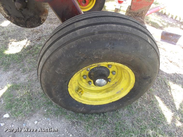 image for item DB2532 2014 Sunflower 3392-52 9X6 sweep plow