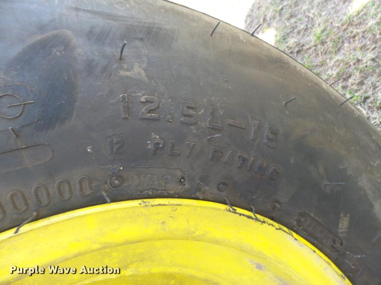 image for item DB2532 2014 Sunflower 3392-52 9X6 sweep plow