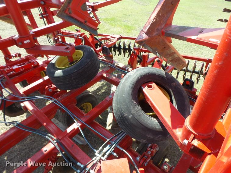 image for item DB2532 2014 Sunflower 3392-52 9X6 sweep plow