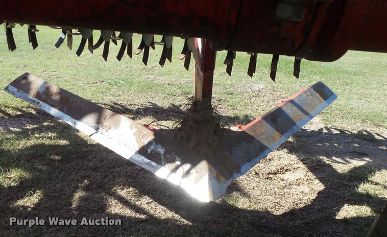 image for item DB2532 2014 Sunflower 3392-52 9X6 sweep plow