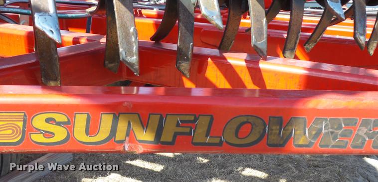 image for item DB2532 2014 Sunflower 3392-52 9X6 sweep plow