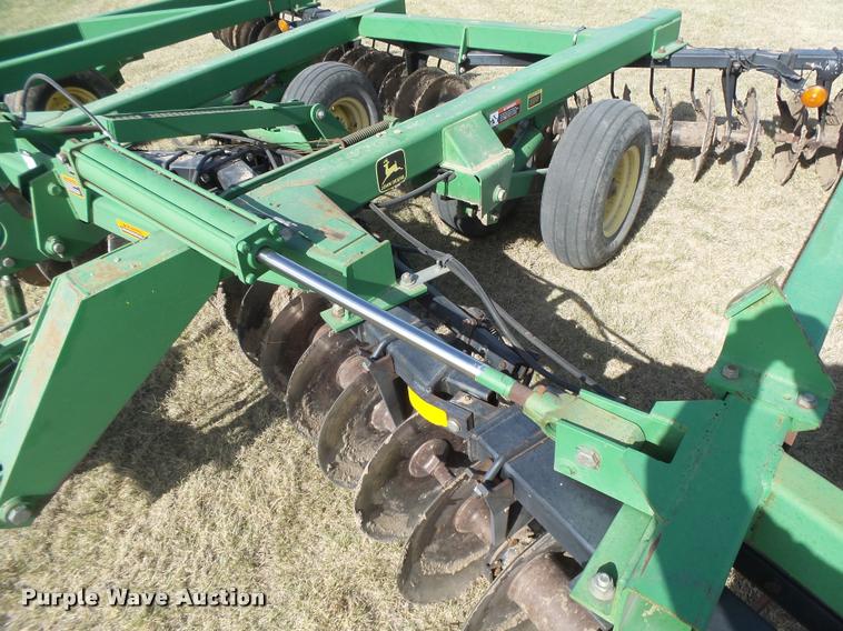 image for item DB2534 John Deere 630 tandem disk