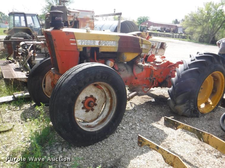 image for item DB3916 Ford Tiger Special 6600 tractor