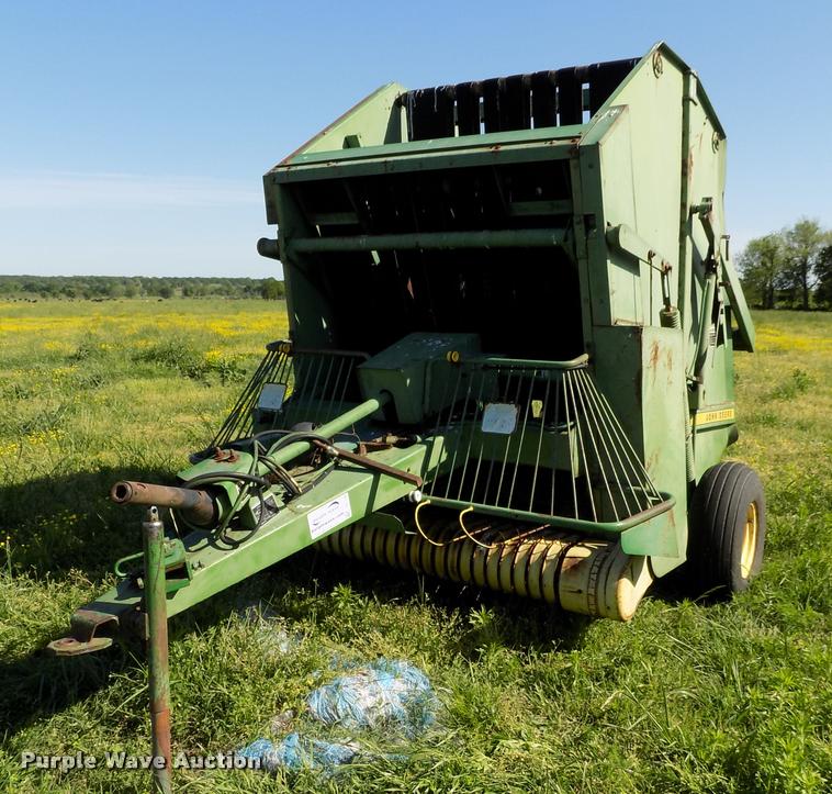 image for item DC7240 John Deere 510 round baler