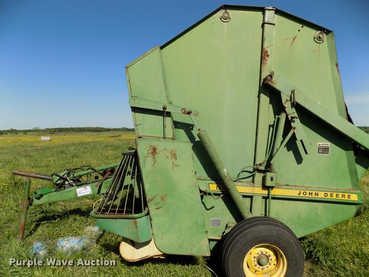image for item DC7240 John Deere 510 round baler