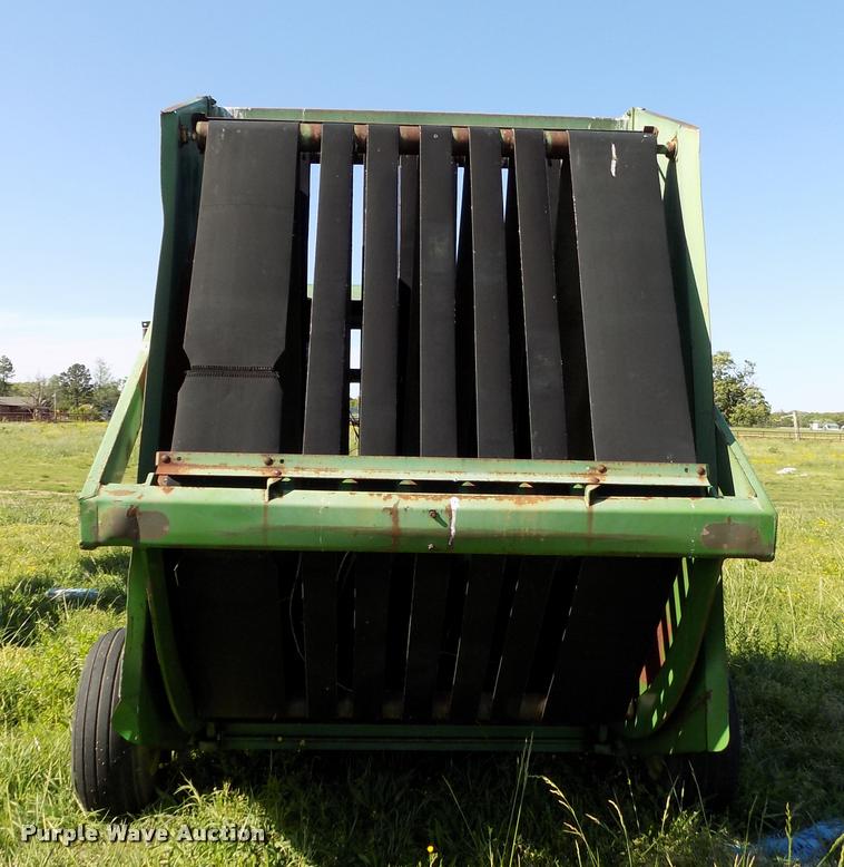 image for item DC7240 John Deere 510 round baler