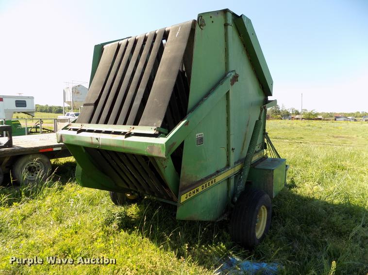 image for item DC7240 John Deere 510 round baler