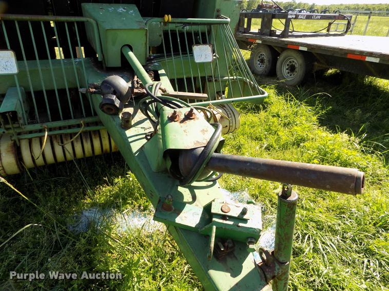 image for item DC7240 John Deere 510 round baler