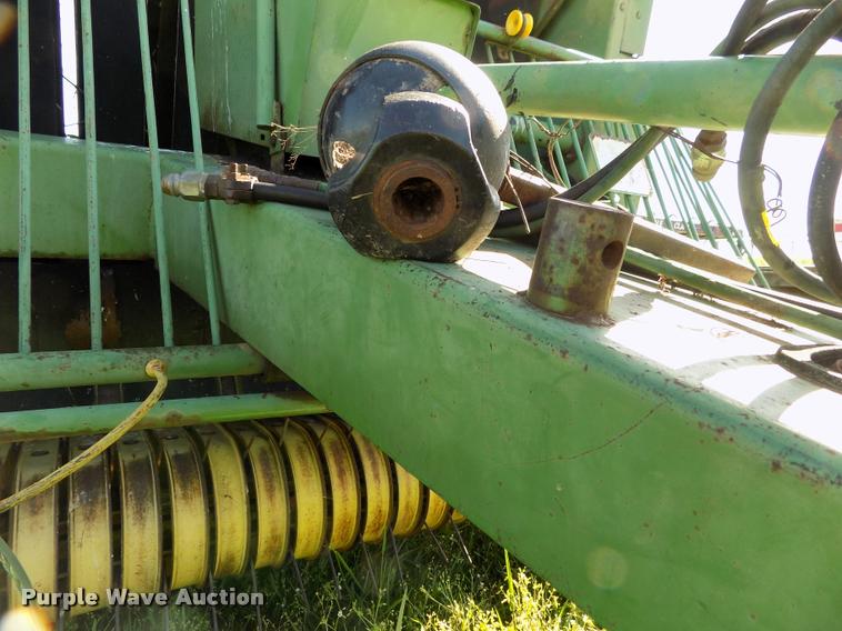 image for item DC7240 John Deere 510 round baler