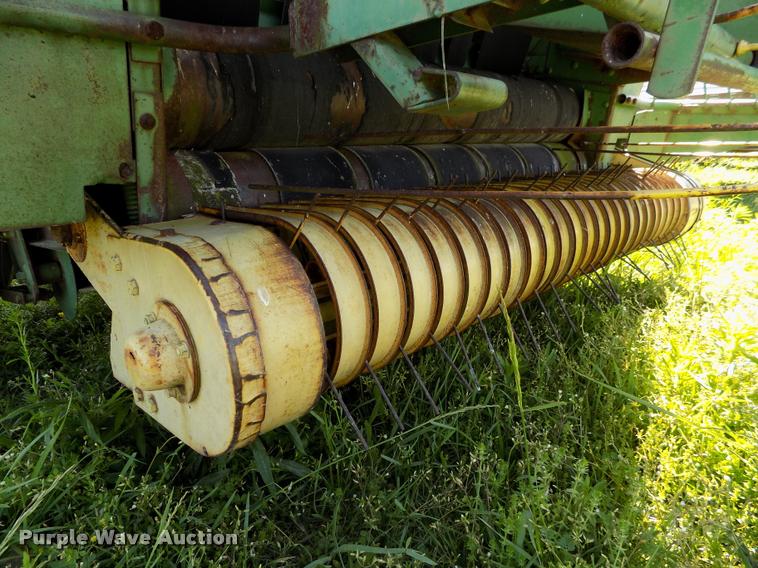 image for item DC7240 John Deere 510 round baler