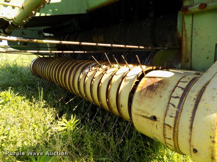 image for item DC7240 John Deere 510 round baler
