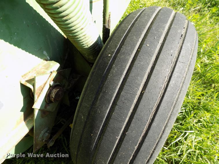 image for item DC7240 John Deere 510 round baler