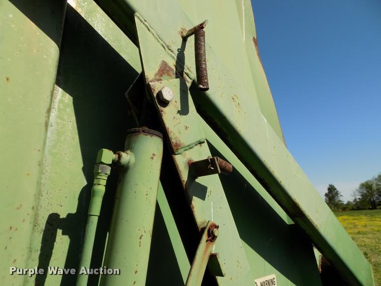 image for item DC7240 John Deere 510 round baler