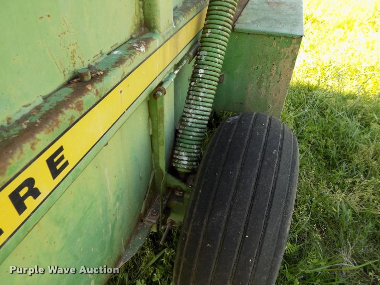 image for item DC7240 John Deere 510 round baler