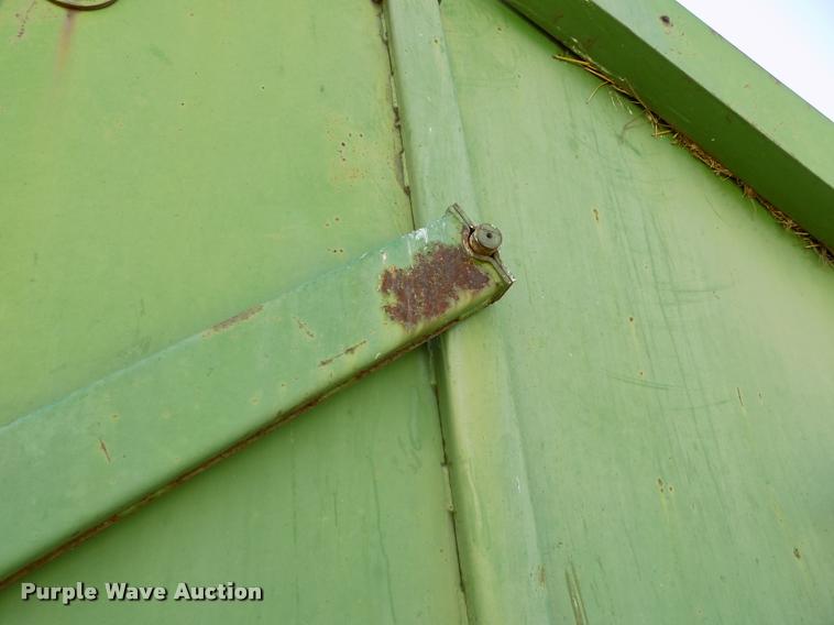 image for item DC7240 John Deere 510 round baler