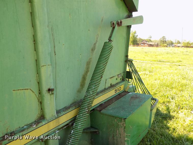 image for item DC7240 John Deere 510 round baler