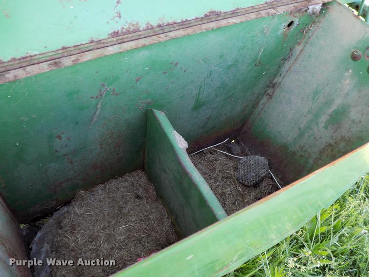 image for item DC7240 John Deere 510 round baler