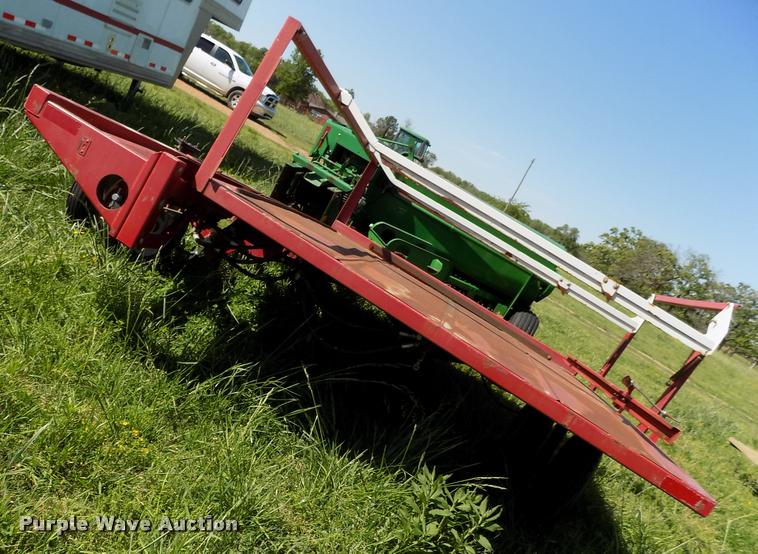 image for item DC7244 Hoelscher 1000 bale accumulator