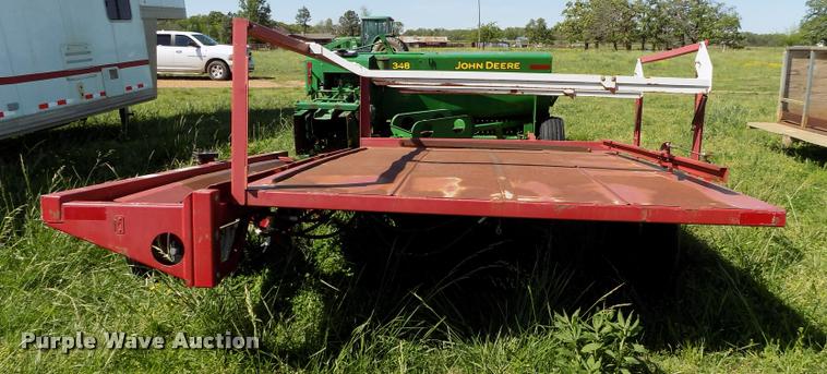 image for item DC7244 Hoelscher 1000 bale accumulator