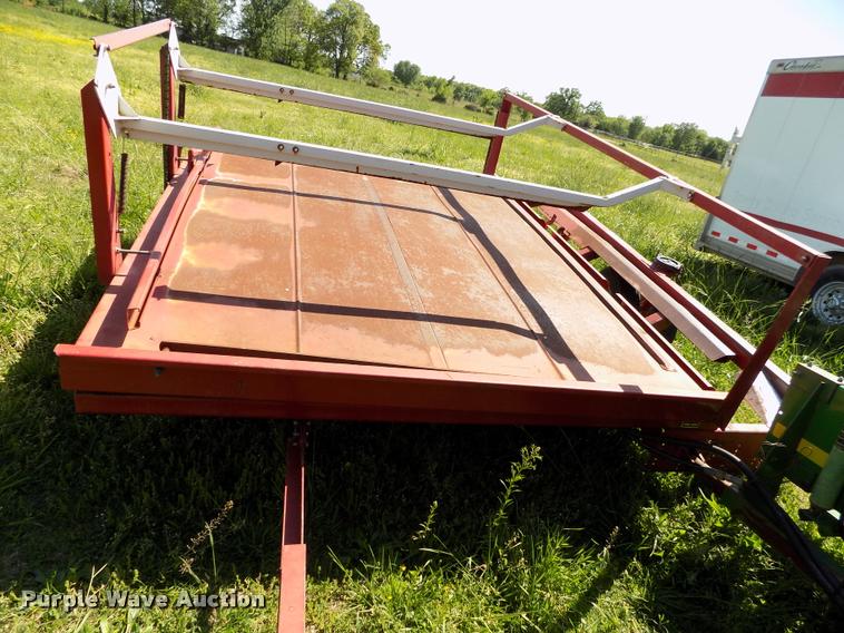 image for item DC7244 Hoelscher 1000 bale accumulator