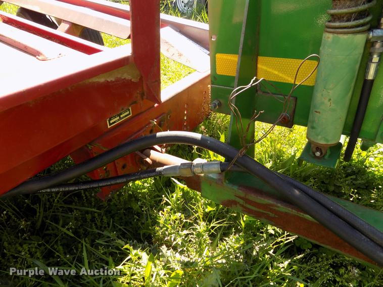 image for item DC7244 Hoelscher 1000 bale accumulator