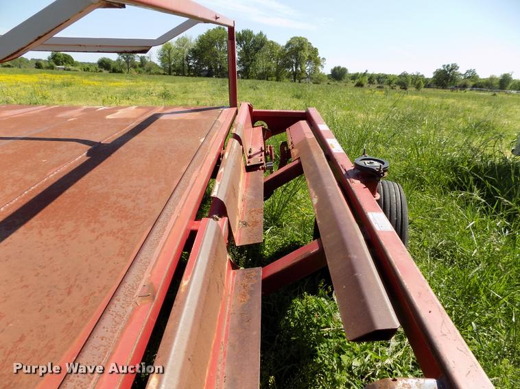 image for item DC7244 Hoelscher 1000 bale accumulator