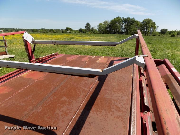 image for item DC7244 Hoelscher 1000 bale accumulator