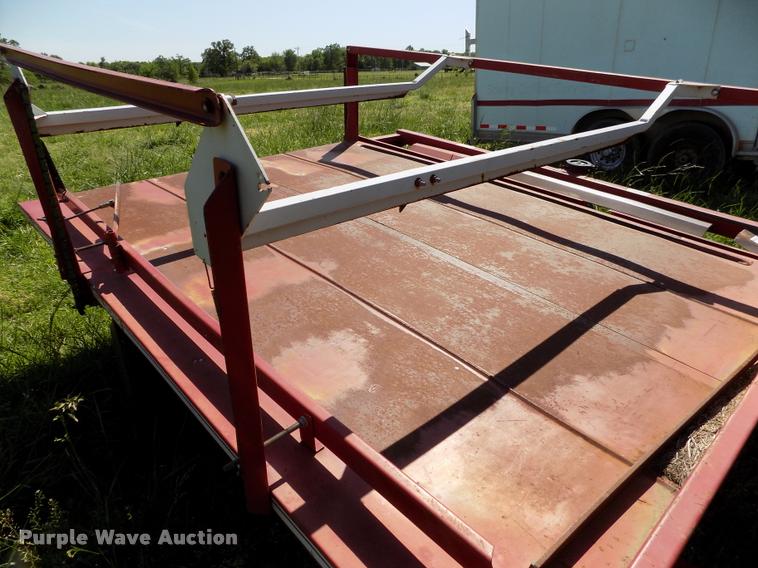 image for item DC7244 Hoelscher 1000 bale accumulator