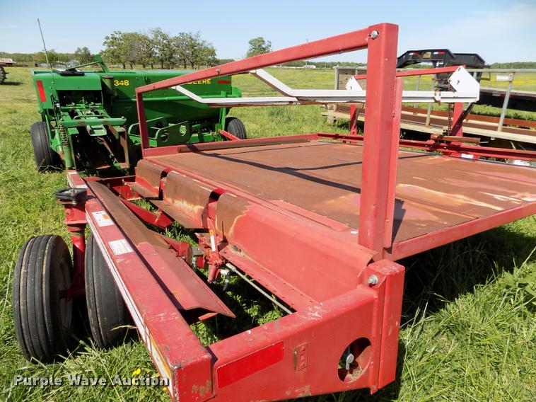 image for item DC7244 Hoelscher 1000 bale accumulator