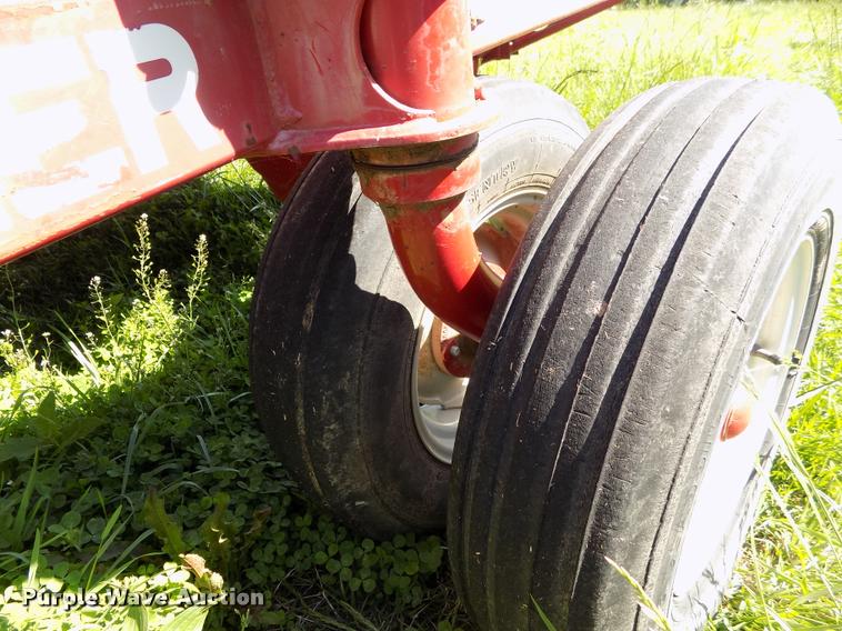 image for item DC7244 Hoelscher 1000 bale accumulator