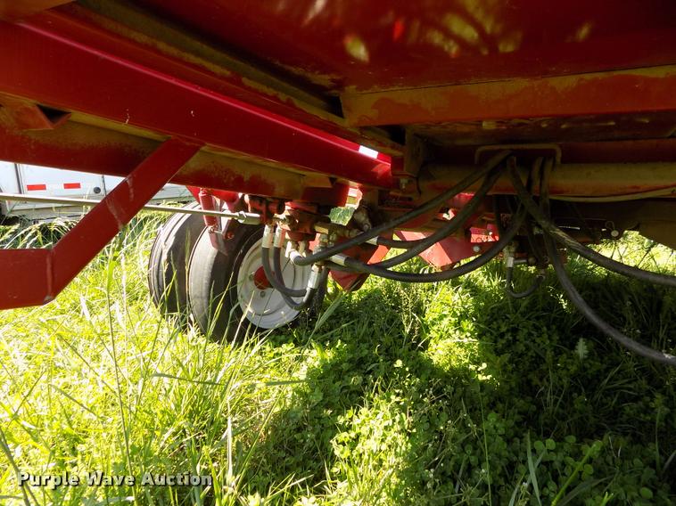 image for item DC7244 Hoelscher 1000 bale accumulator