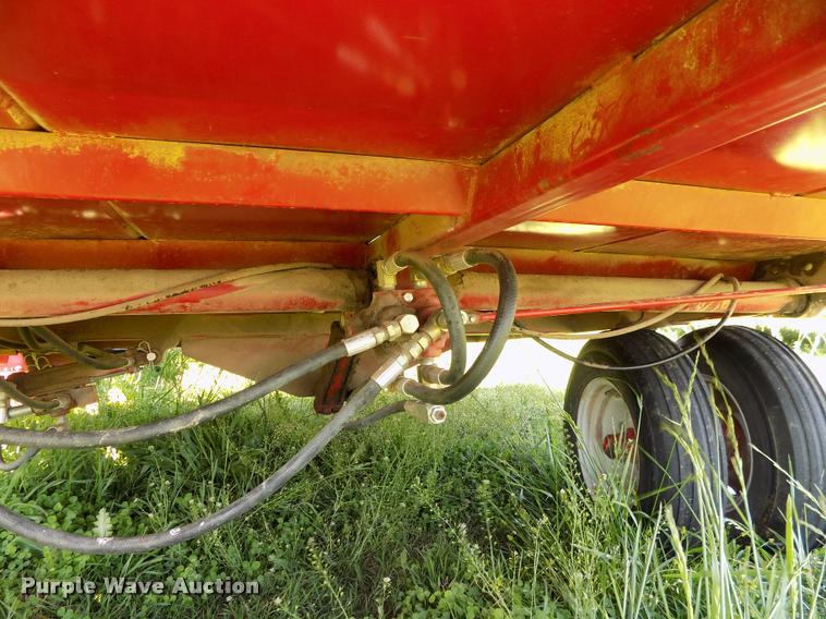 image for item DC7244 Hoelscher 1000 bale accumulator