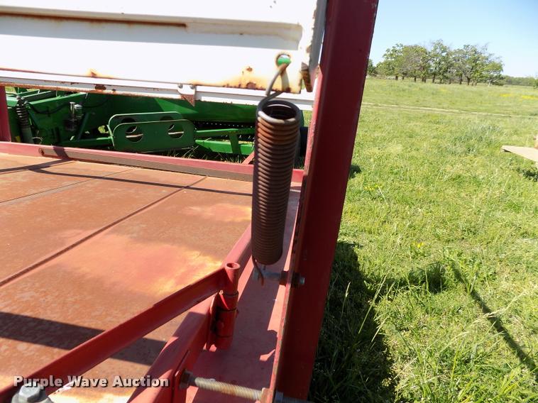 image for item DC7244 Hoelscher 1000 bale accumulator