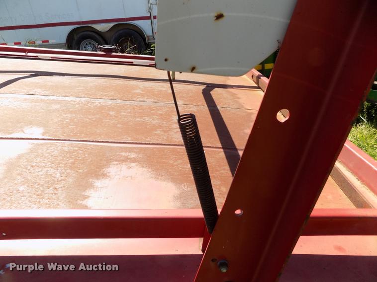 image for item DC7244 Hoelscher 1000 bale accumulator