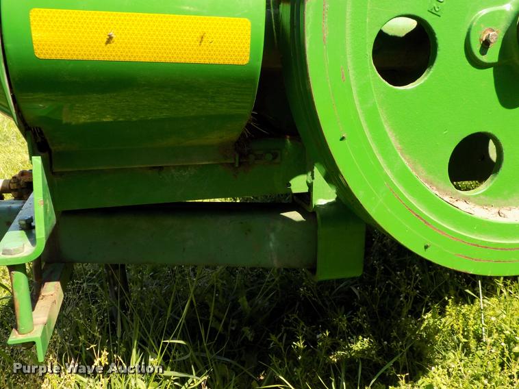 image for item DC7245 John Deere 348W square baler