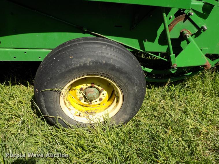 image for item DC7245 John Deere 348W square baler